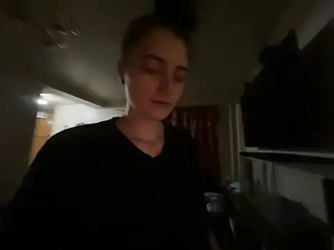 Snowbunnycake_131's Webcam Show