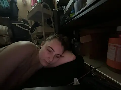 Snowbunnycake_131's Webcam Show