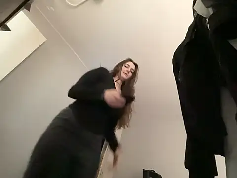 Snowbunnycake_131's Live Chat Room