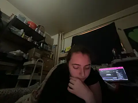 Snowbunnycake_131's Webcam Show
