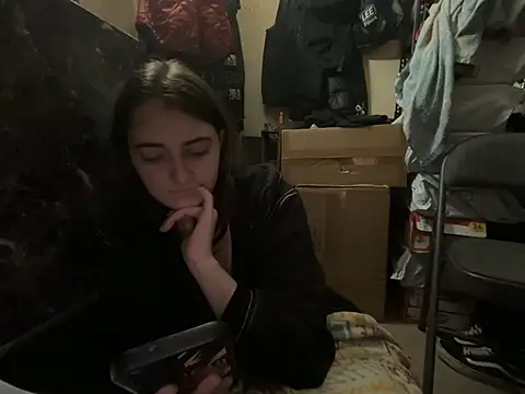 Snowbunnycake_131's Webcam Show