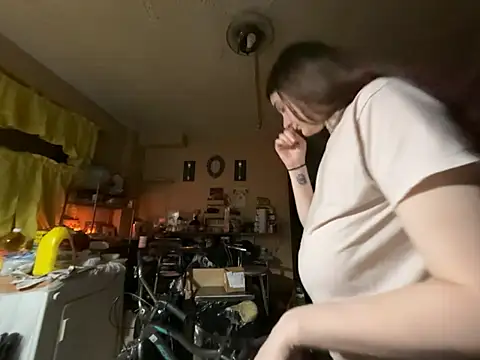 Snowbunnycake_131 Show in webcam