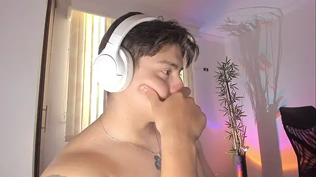 Giordano_Russo Show in webcam