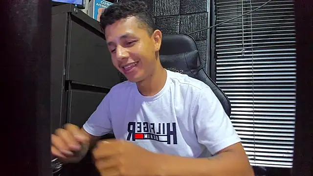 boy_bigcock24cm 网络视讯表演