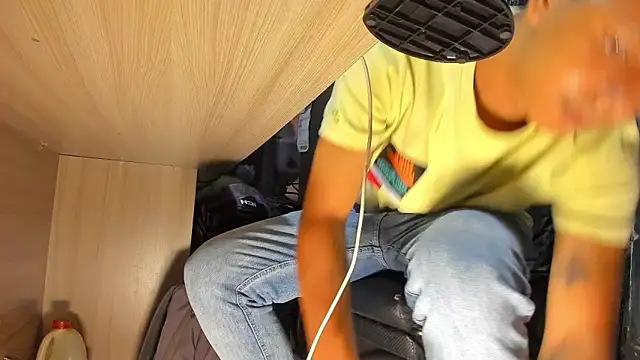 boy_bigcock24cm Show Webcam