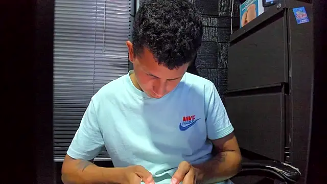 boy_bigcock24cm 网络视讯表演