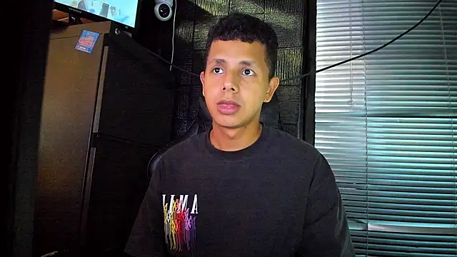 Chat +18 de boy_bigcock24cm ao vivo