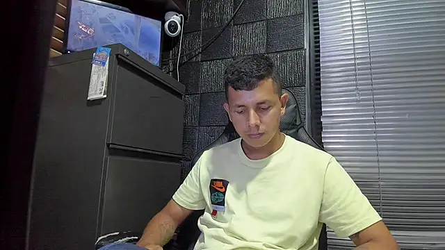 Chat +18 de boy_bigcock24cm ao vivo