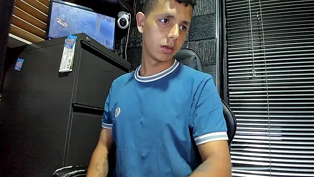 XXX chat uživo modela boy_bigcock24cm