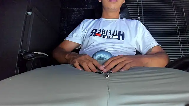 boy_bigcock24cmのウェブカメラショー