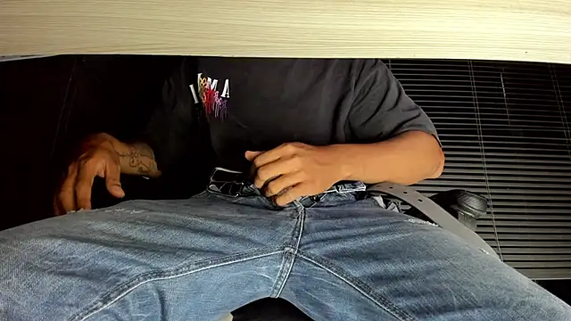 boy_bigcock24cm Show Webcam