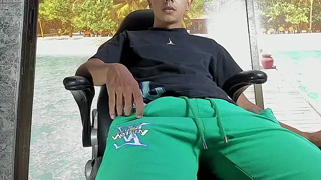boy_bigcock24cm Adlı Modelin Web Kamerası Şovu