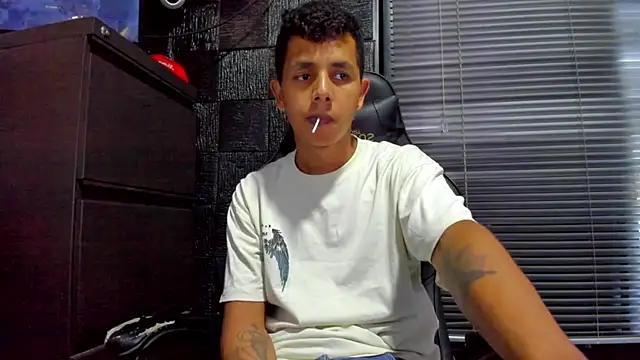 โชว์เว็บแคมของ boy_bigcock24cm