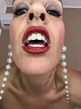 emprexkala Show in webcam