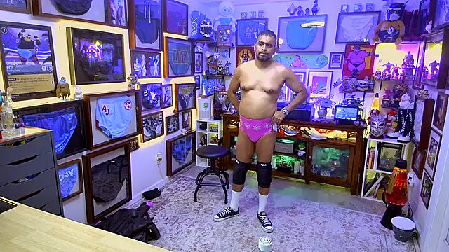 Briefs_bud webcam show