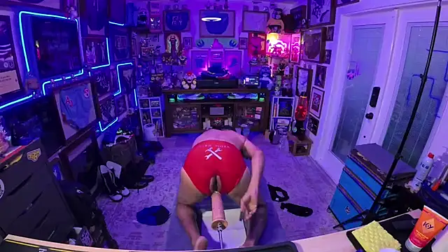 Briefs_bud Webcam-Show