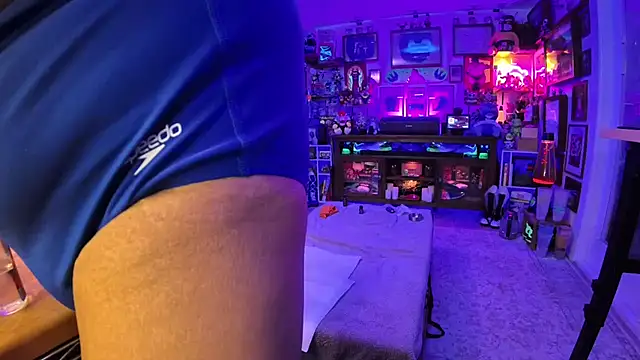 Briefs_bud Webcam Show
