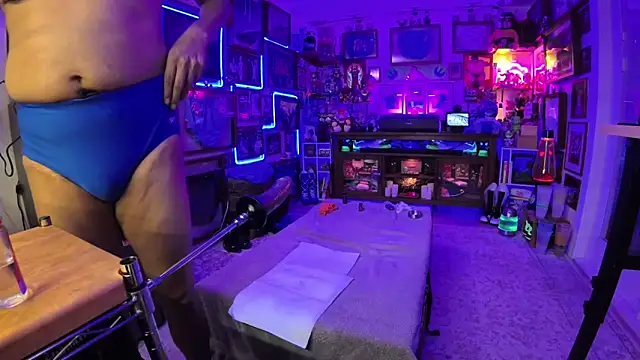 Briefs_bud Show Webcam