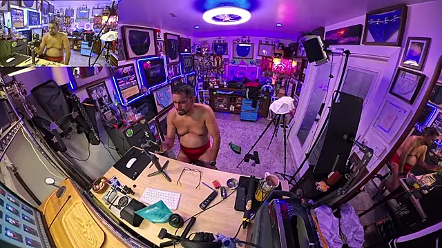 Pokazy przed kamerką – Briefs_bud