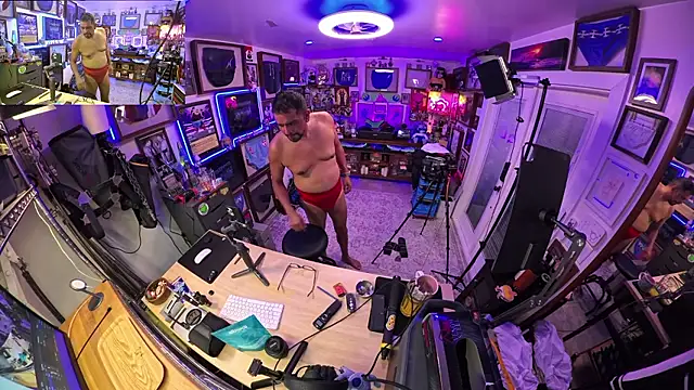 Вебкам-шоу Briefs_bud