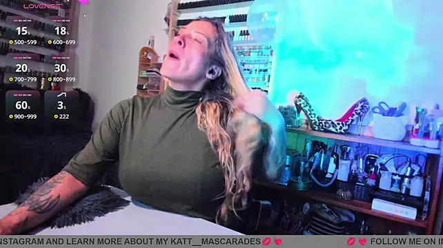 FEM-FINDOMKATT Show in webcam