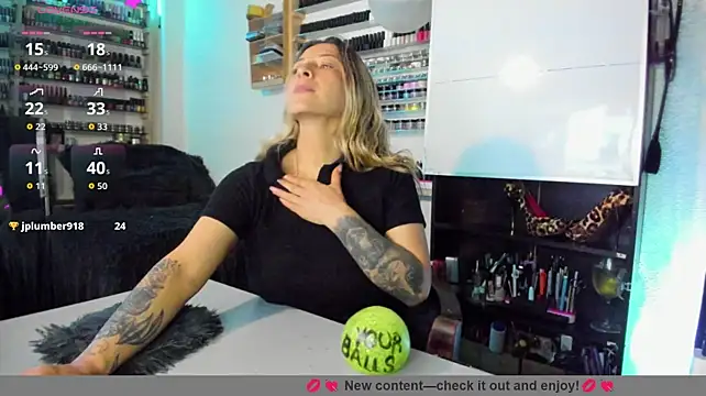 Show Webcam de FEM-FINDOMKATT
