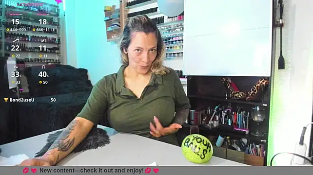 Show de FEM-FINDOMKATT na webcam