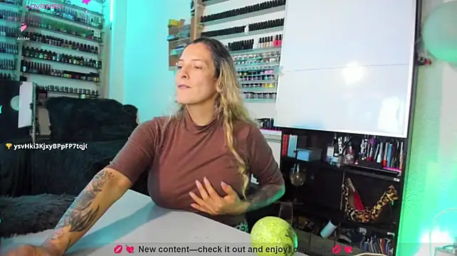 Show Webcam de FEM-FINDOMKATT