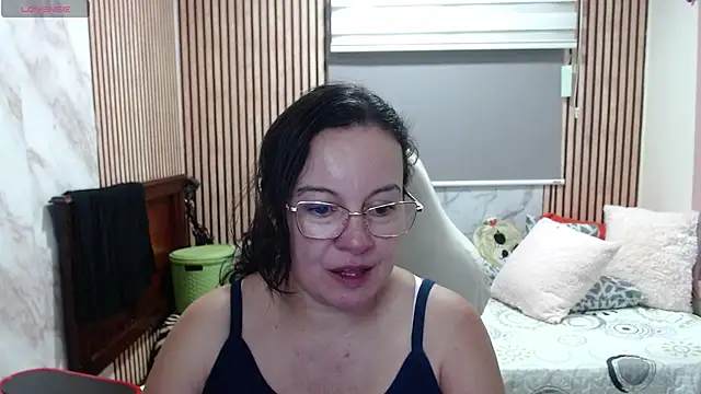 Sonialorens_'s Live Chat Room