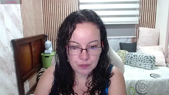 צ'אט XXX בשידור חי של Sonialorens_