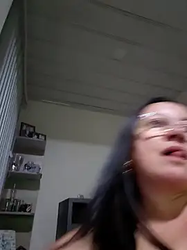 Chatroom XXX en direct de Sonialorens_
