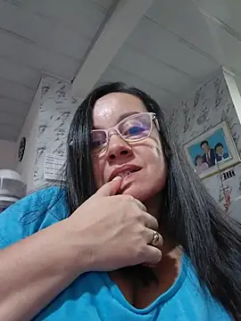 Show modela Sonialorens_ na web-kameri