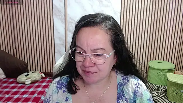 Chatroom XXX en direct de Sonialorens_