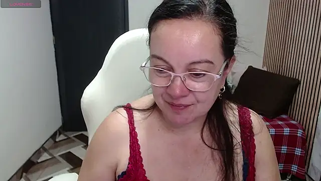 Chatroom XXX en direct de Sonialorens_