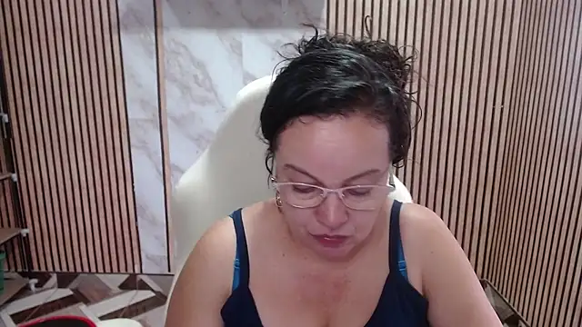 Show modela Sonialorens_ na web-kameri