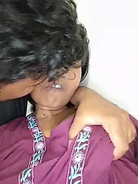 הופעת וובקאם של BabuCouple