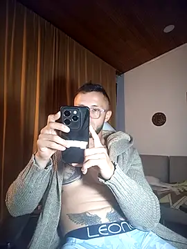 Онлайн чат XXX sebastian_horny