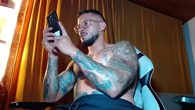 sebastian_horny: διαδικτυακό σόου στην κάμερα