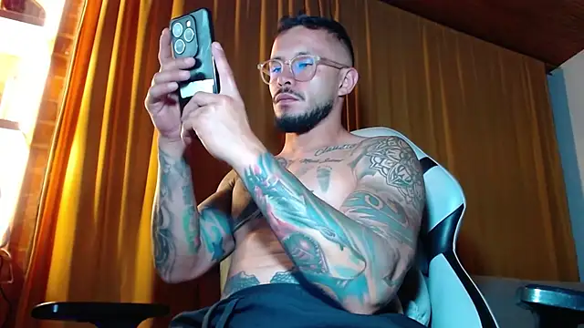 sebastian_horny: вебкам-шоу