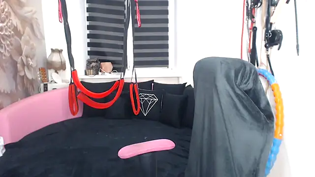 MISSwithDOLLS' Webcam Show