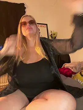 DivaVonTease webcam show