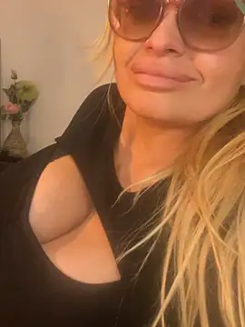Chat +18 de DivaVonTease ao vivo