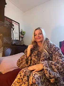 DivaVonTease webcam show