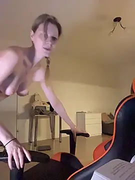 XXX chat uživo modela MaryHiggins