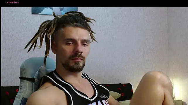 Show modela Aestheticguy101 na web-kameri