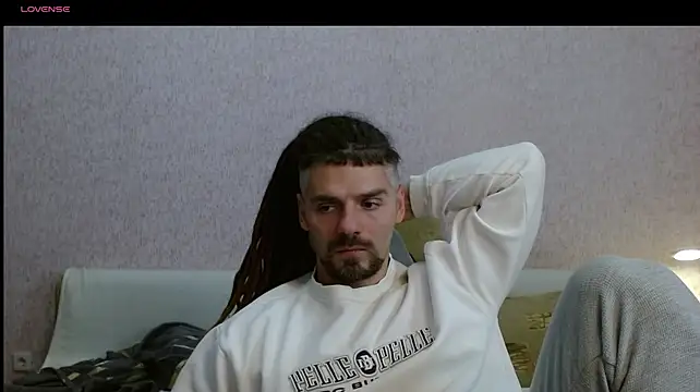 Aestheticguy101 Show in webcam