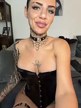צ'אט XXX בשידור חי של LexiCoco