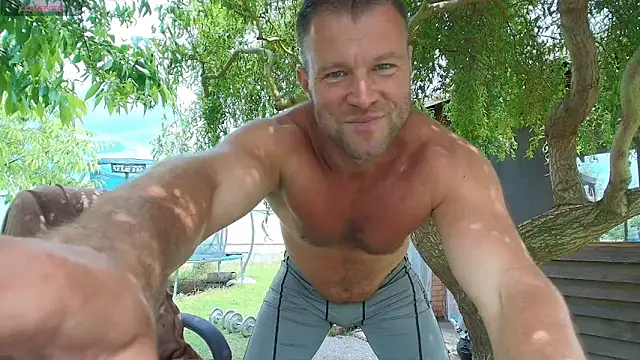 Show modela muscleangel18 na web-kameri