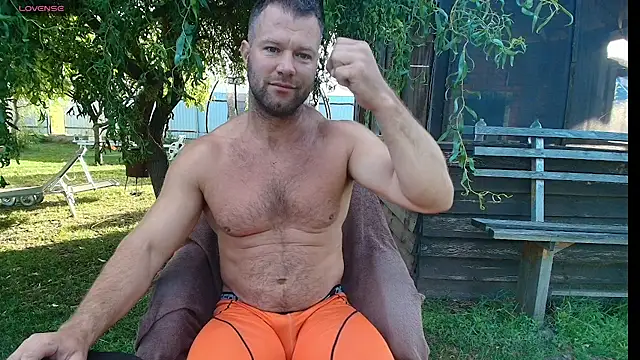 muscleangel18 Show in webcam