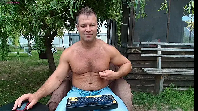 Show modela muscleangel18 na web-kameri